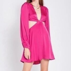 Miss Lola Mini Dress NWT SIZE SMALL 🙌🏻✨⏰💭🤝⌛️